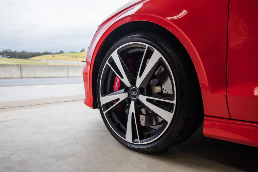 Колеса Audi RS3 Sedan (8V) 2017 года  (AU) (фото 31 из 37)